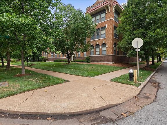 3rd image of 5635 Waterman Blvd #1NE