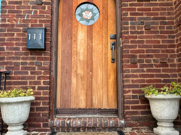 (undisclosed Address), Lynbrook, NY 11563