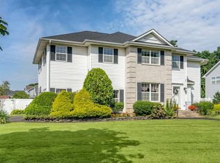 1 Cameron Ct, Commack, NY 11725