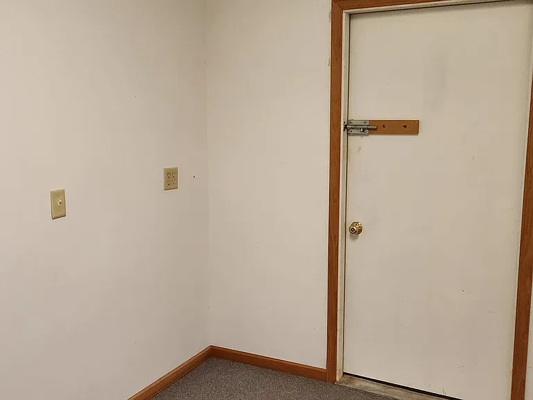 1323 Gillette St — Photo 8
