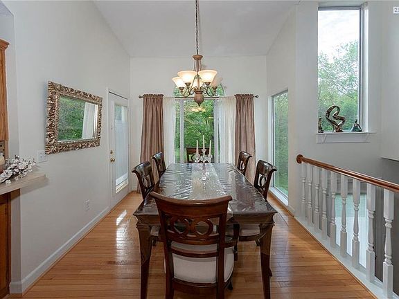 5th image of 536 SE Ashton Dr