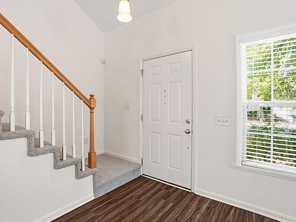 4th image of 1104 Mallory Ln