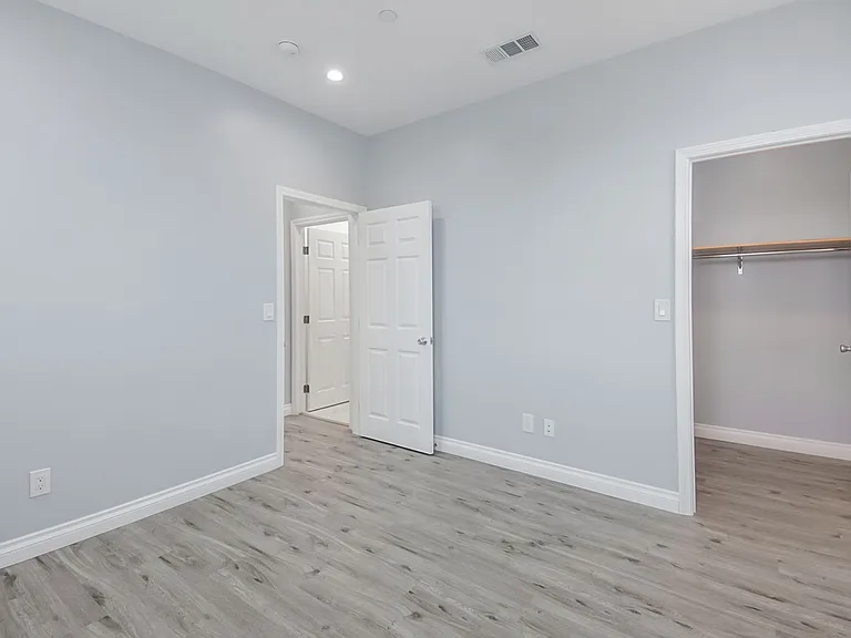 513 S Oak St — Photo 7