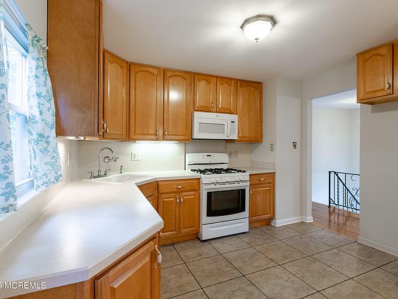 3rd image of 2152 Dover Pines Avenue