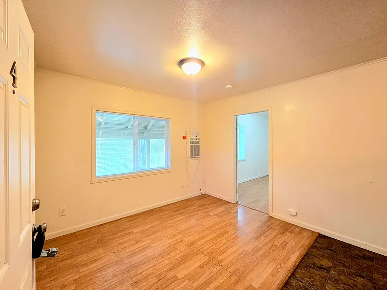 703 Pioneer Ave — Photo 7