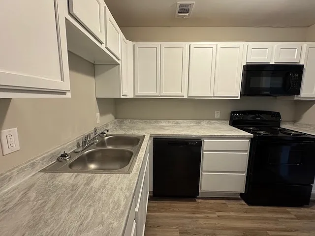 2269 Robin Lyn Ct — Photo 6