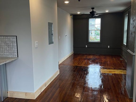 3rd image of 372 North St #113