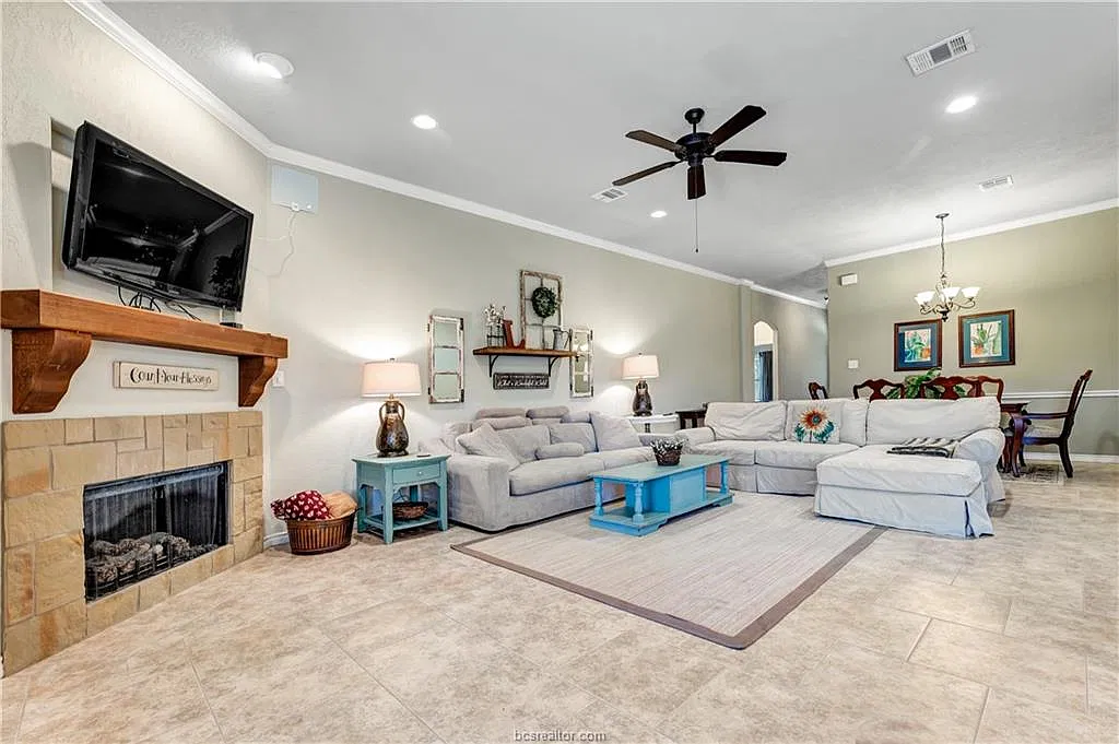 3 bed, 1809 sqft, $2,150 — Photo 4