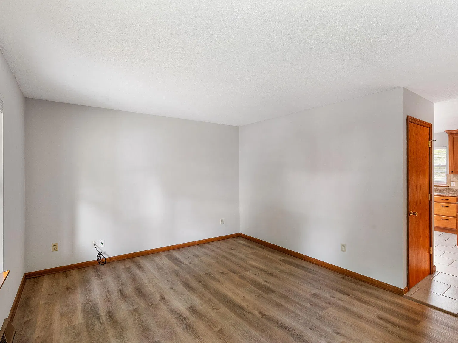 3 bed, 1.5 bath, 1390 sqft, $1,350 — Photo 4