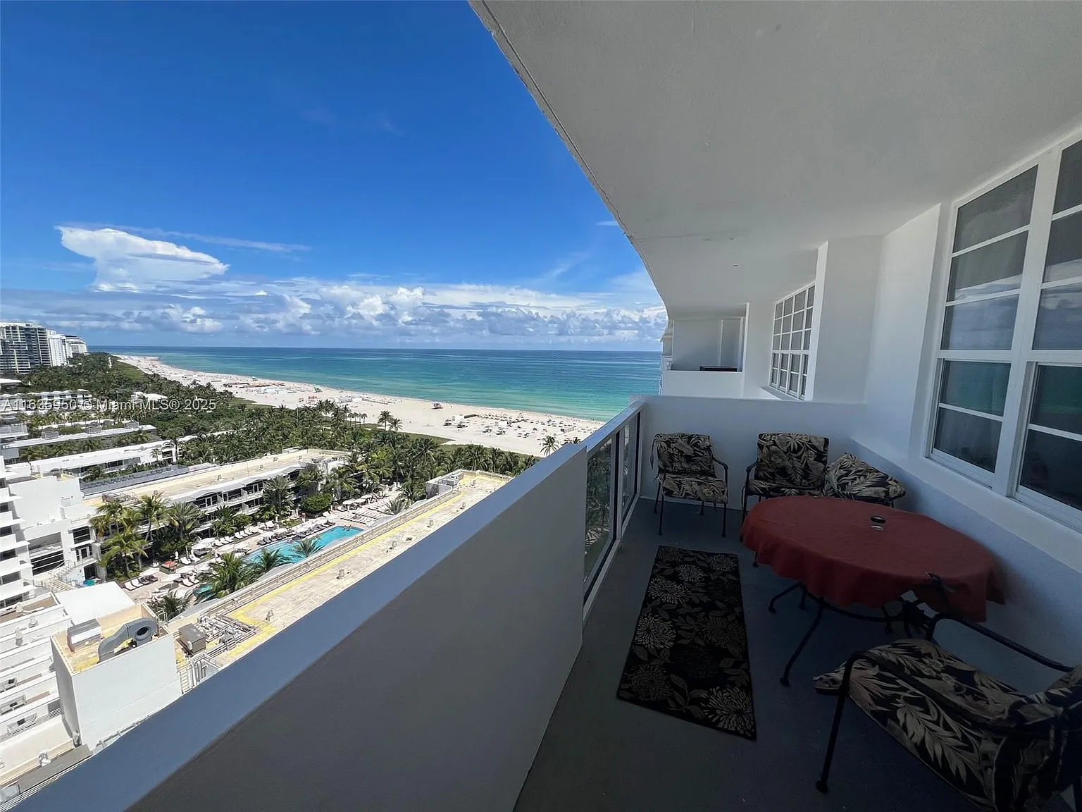 The Decoplage Condo — Photo 4