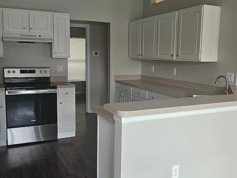 1530 SW 19th Ave — Photo 7