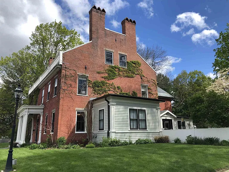 11 Chestnut St — Photo 4