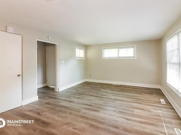 3rd image of 10918 Bennington Ave