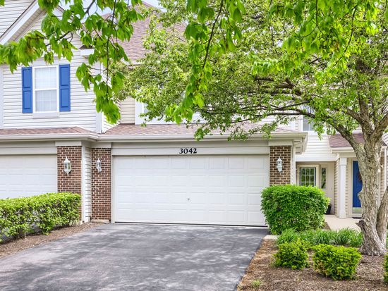 3042 Renard Ln, Saint Charles, IL 60175