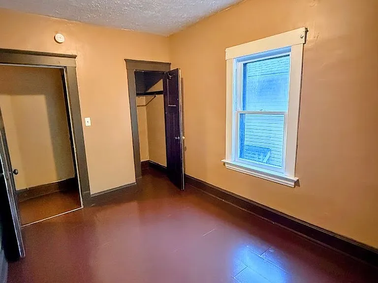 638 Merton Ave — Photo 14