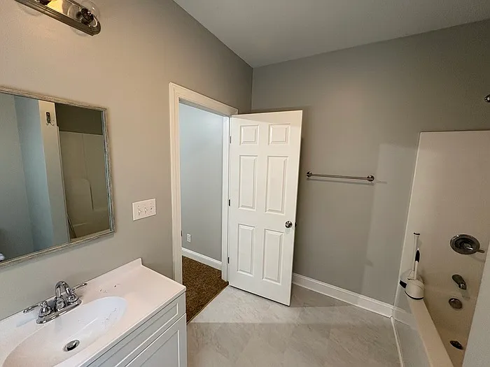 3 bed, 2.0 bath, 1799 sqft, $1,200 — Photo 3