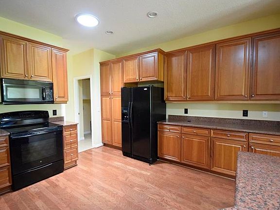 3rd image of 4032 Tralee Dr