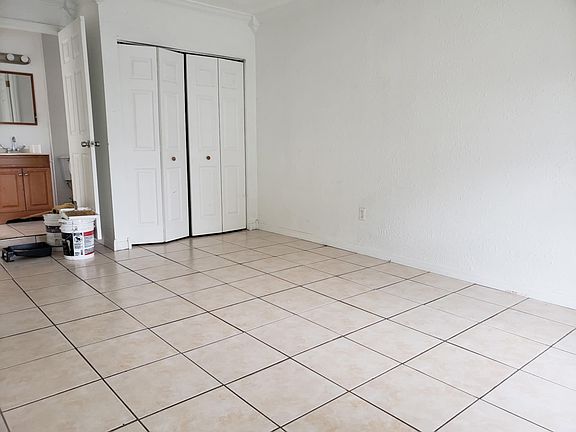 5th image of 3637 N Sherwood Cir