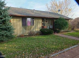1151 N Clark Ln, Galena, IL 61036