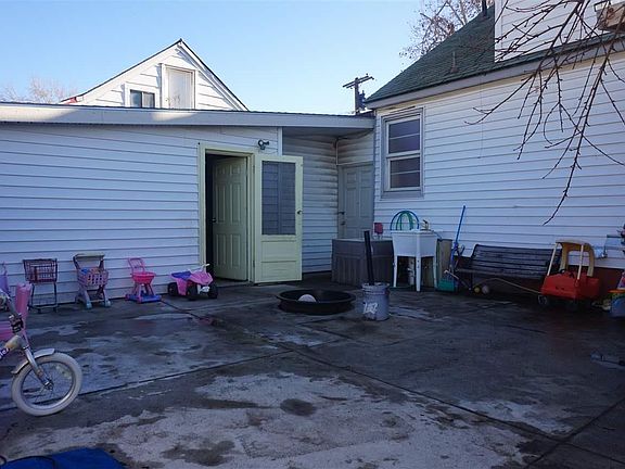 3rd image of 1121 W Bonneville St