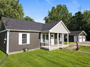233 S 6th St, Austin, IN 47102