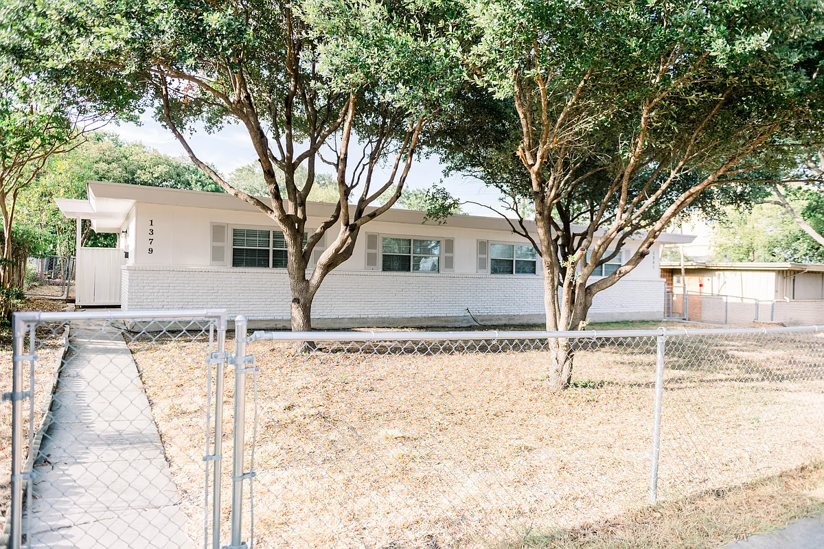 Building Photo - 1379 Oblate Dr #1379