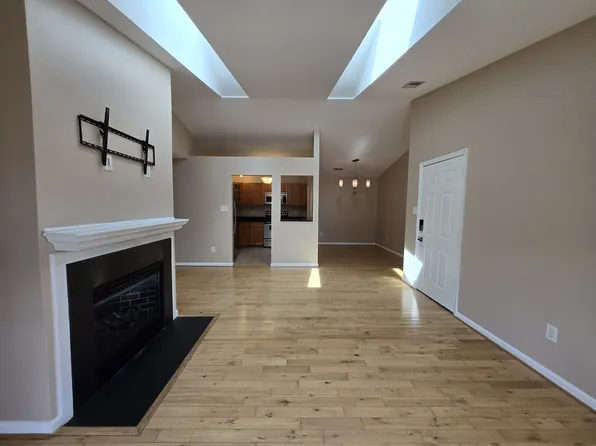 127 Brookland Ter APT 12, Winchester, VA 22602