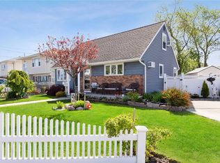 557 Long Beach Rd, Island Park, NY 11558