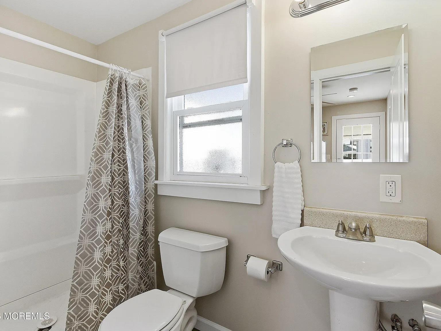2 bed, 1064 sqft, $1,600 — Photo 2