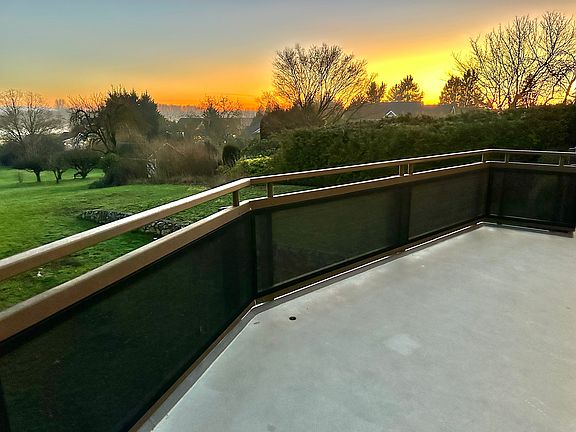 South side deck with valley, mountain and sunrise/sunset views