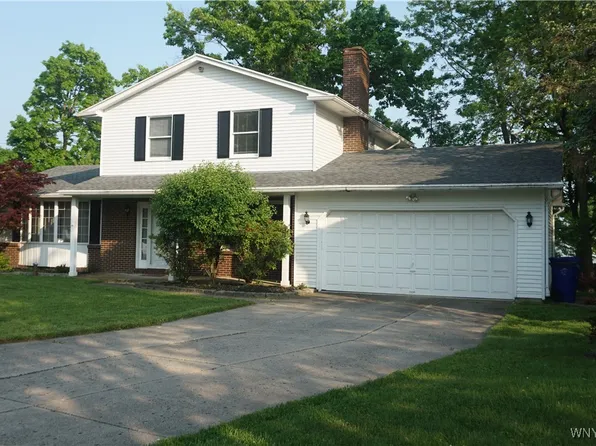 35 Hemlock Dr, Buffalo, NY 14224