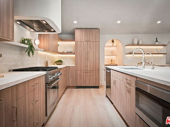 5th image of 20466 Miranda St
