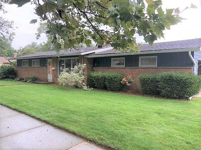 2nd image of 710 Beaumont Dr NW