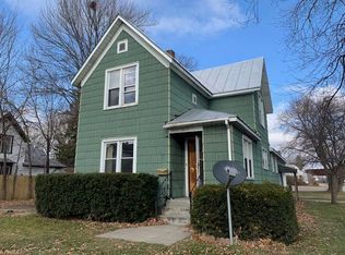 615 Mill St, Waupaca, WI 54981