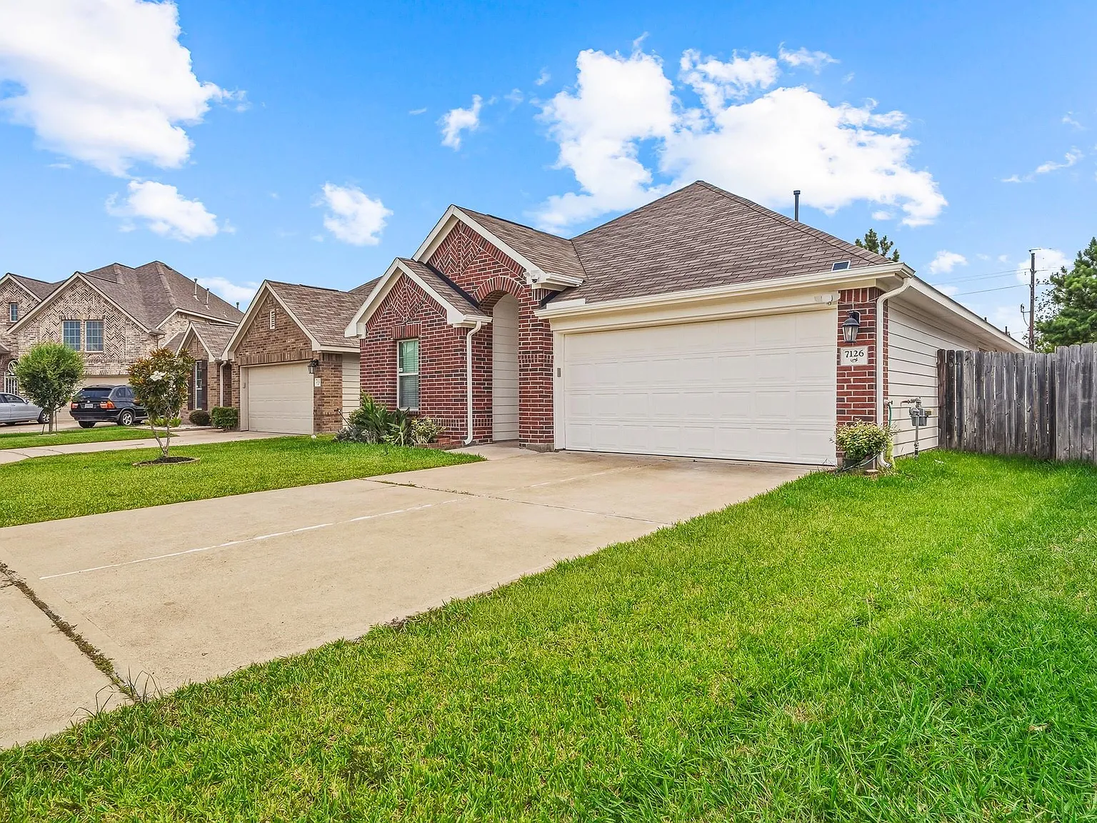 4 bed, 3.0 bath, 2050 sqft, $2,200 — Photo 2