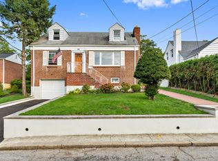 90 Florence St, Yonkers, NY 10704