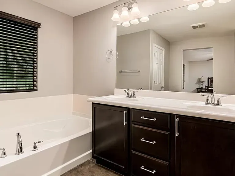 8904 S 58th Dr — Photo 11