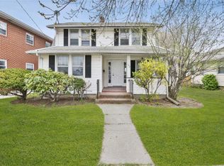 552 Lakeville Rd, New Hyde Park, NY 11040