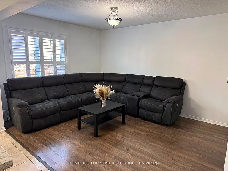 46 Ferncastle Cres — Photo 6
