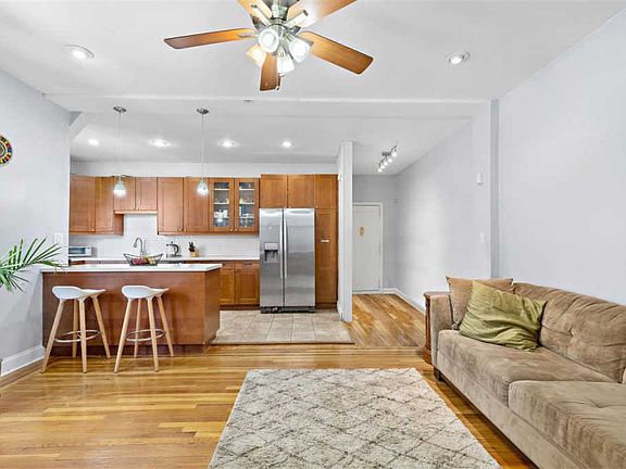 5th image of 270 Harrison Ave APT 405