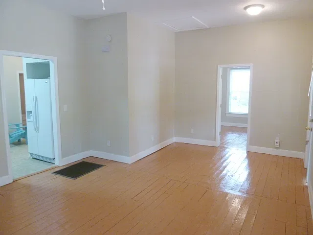 Incredible location for this renovated 3br house just 2 blocks from UNC... Walk to Campus!! — Photo 4