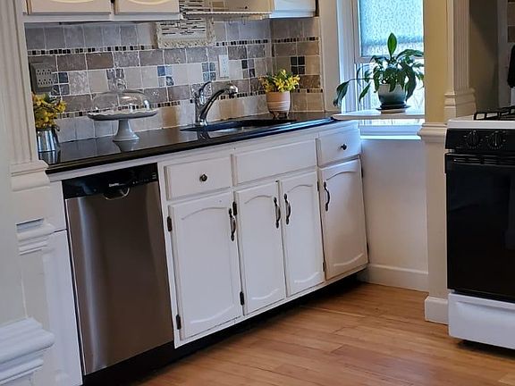 3rd image of 125 Irving St #2