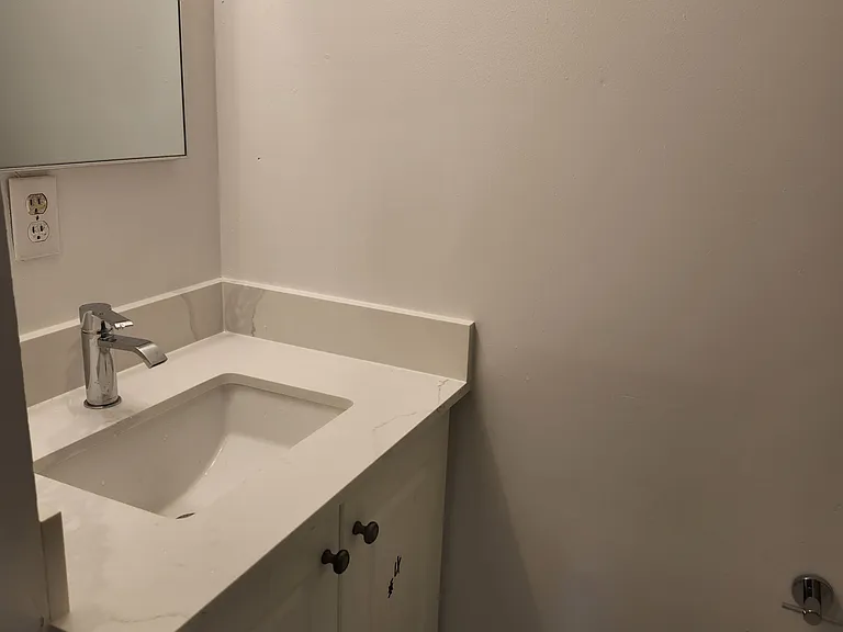 556 Spadina Cres #4 — Photo 12