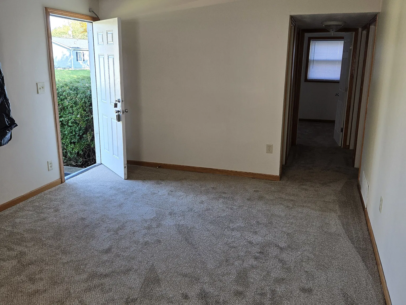 3 bed, 850 sqft, $950 — Photo 3