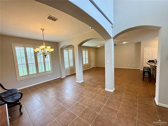 5th image of 3707 Green Jay Dr