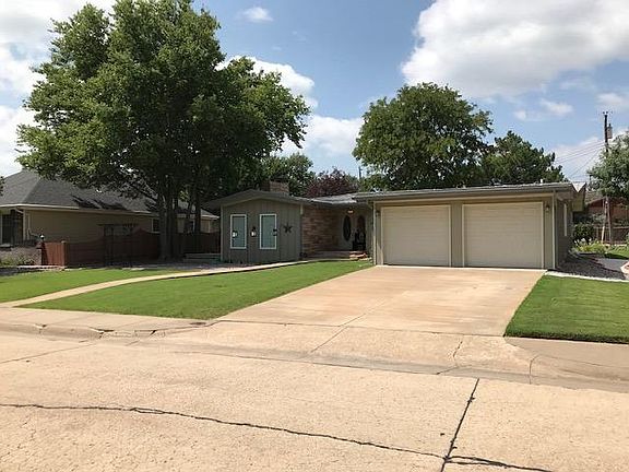 2nd image of 2303 Lincoln Dr