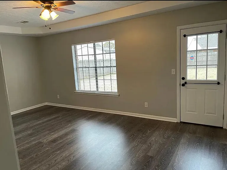 849 E Gardendale Dr — Photo 3