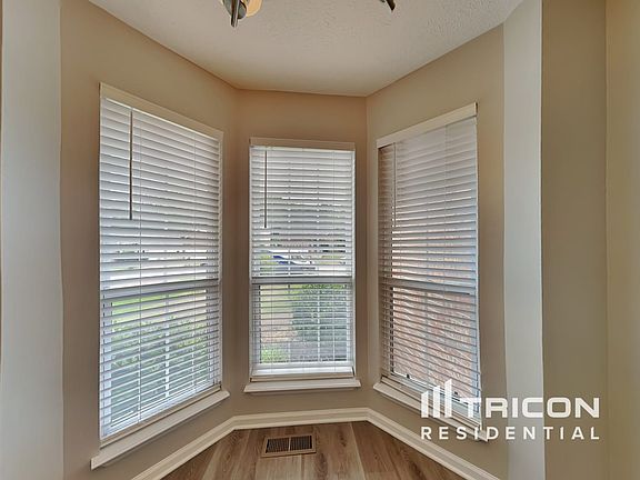 5th image of 3101 Chateau Valley Dr