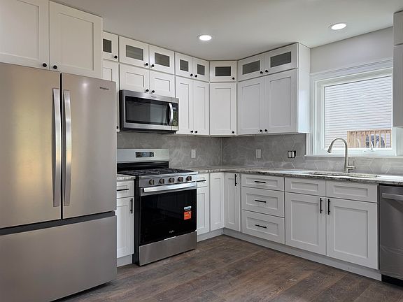 2nd image of 811 3rd St