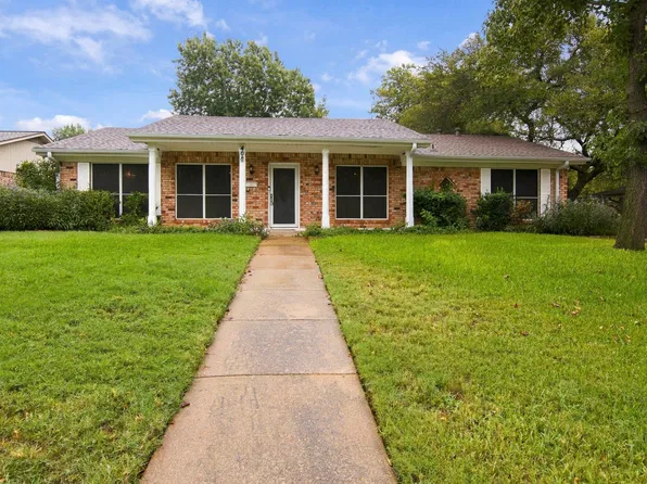 408 Englewood Ln, Hurst, TX 76053